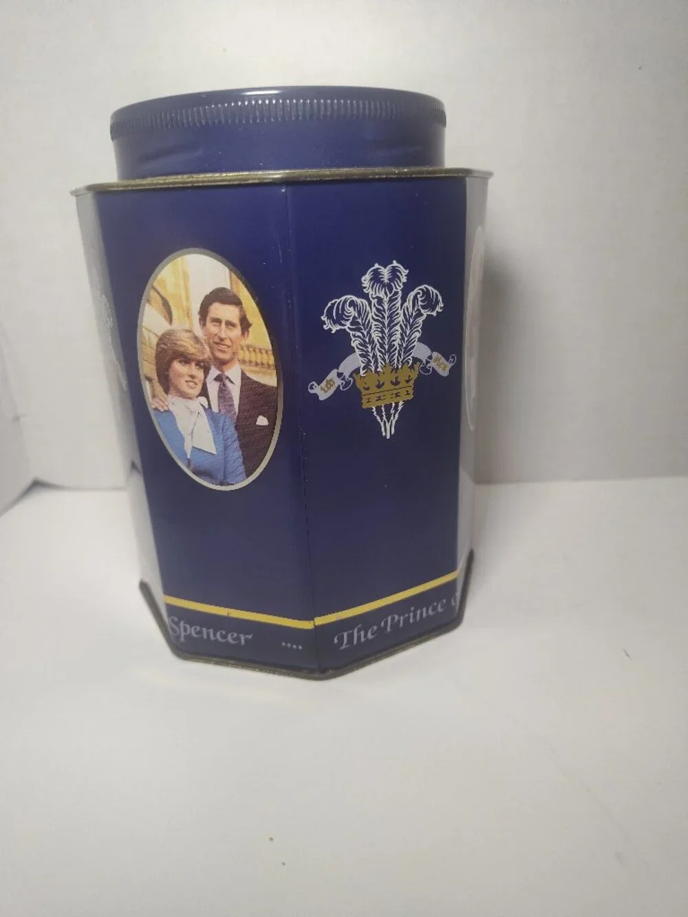 Vtg. 1981 Prince Charles Lady Diana Royal Wedding Tea Tin Made England Hexagon